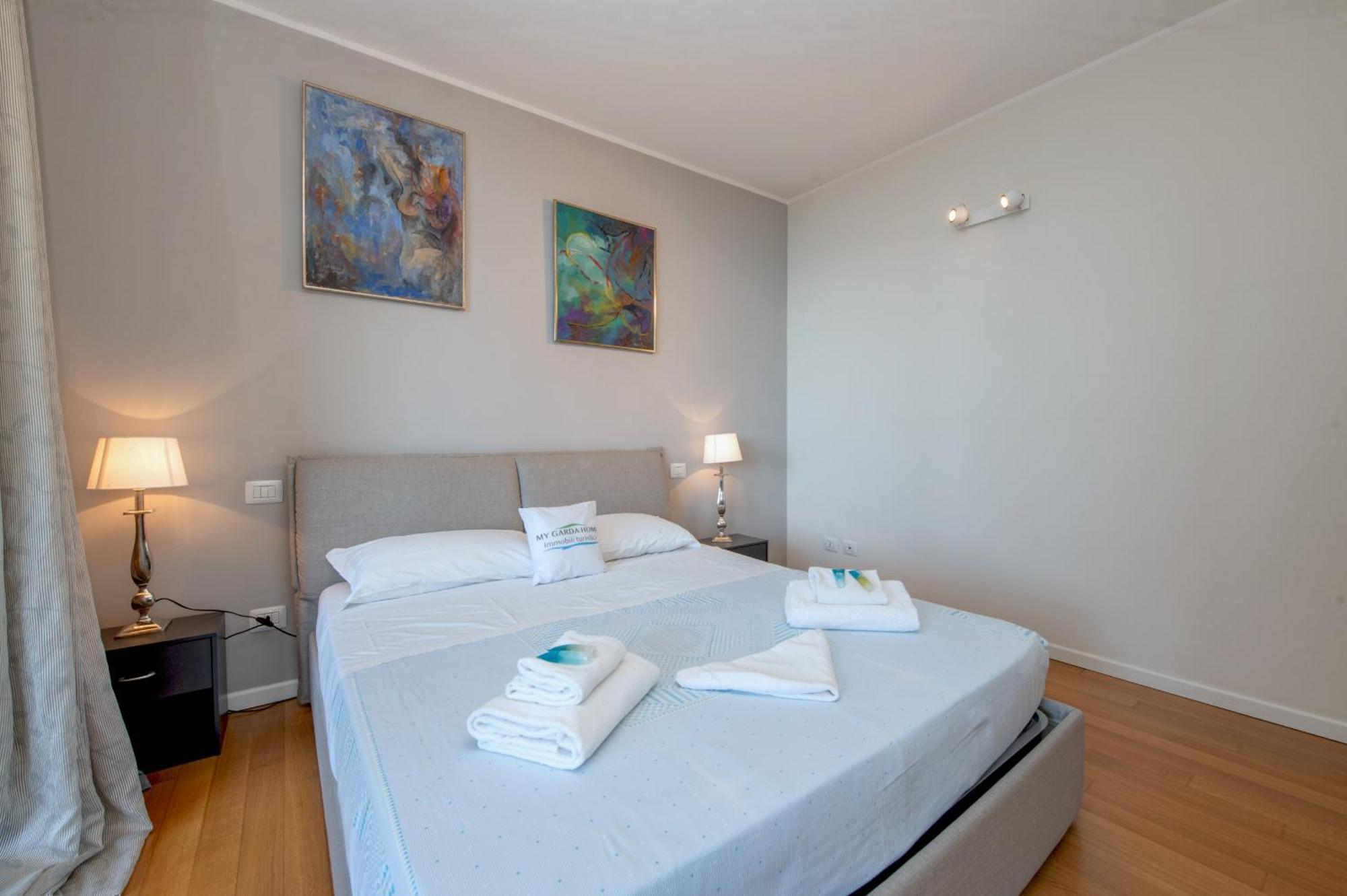 Mgh Luxury - Residenza La Perla Peschiera Lakefront Apartment