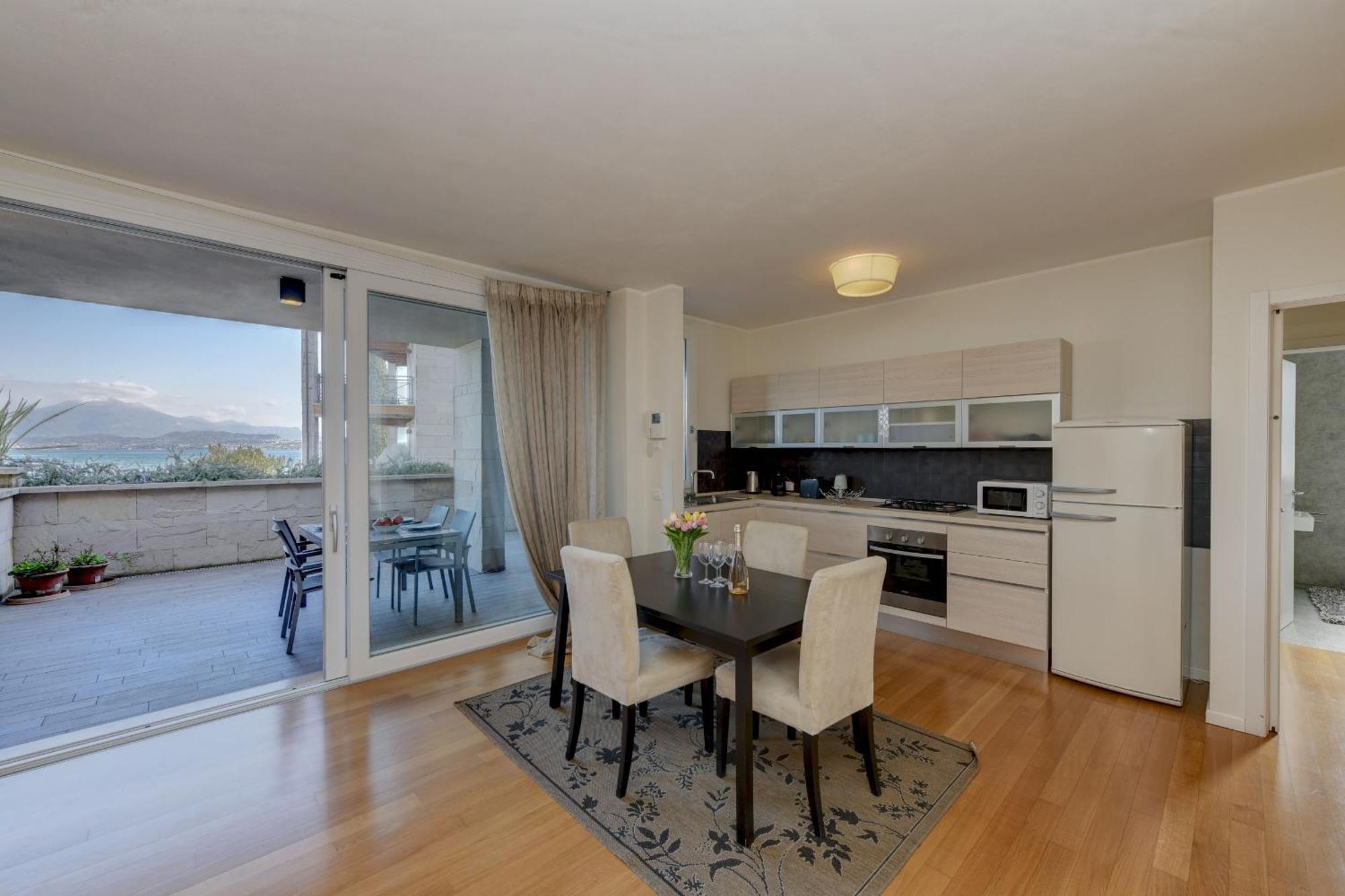 Apartment Mgh Luxury - Residenza La Perla Peschiera Lakefront *