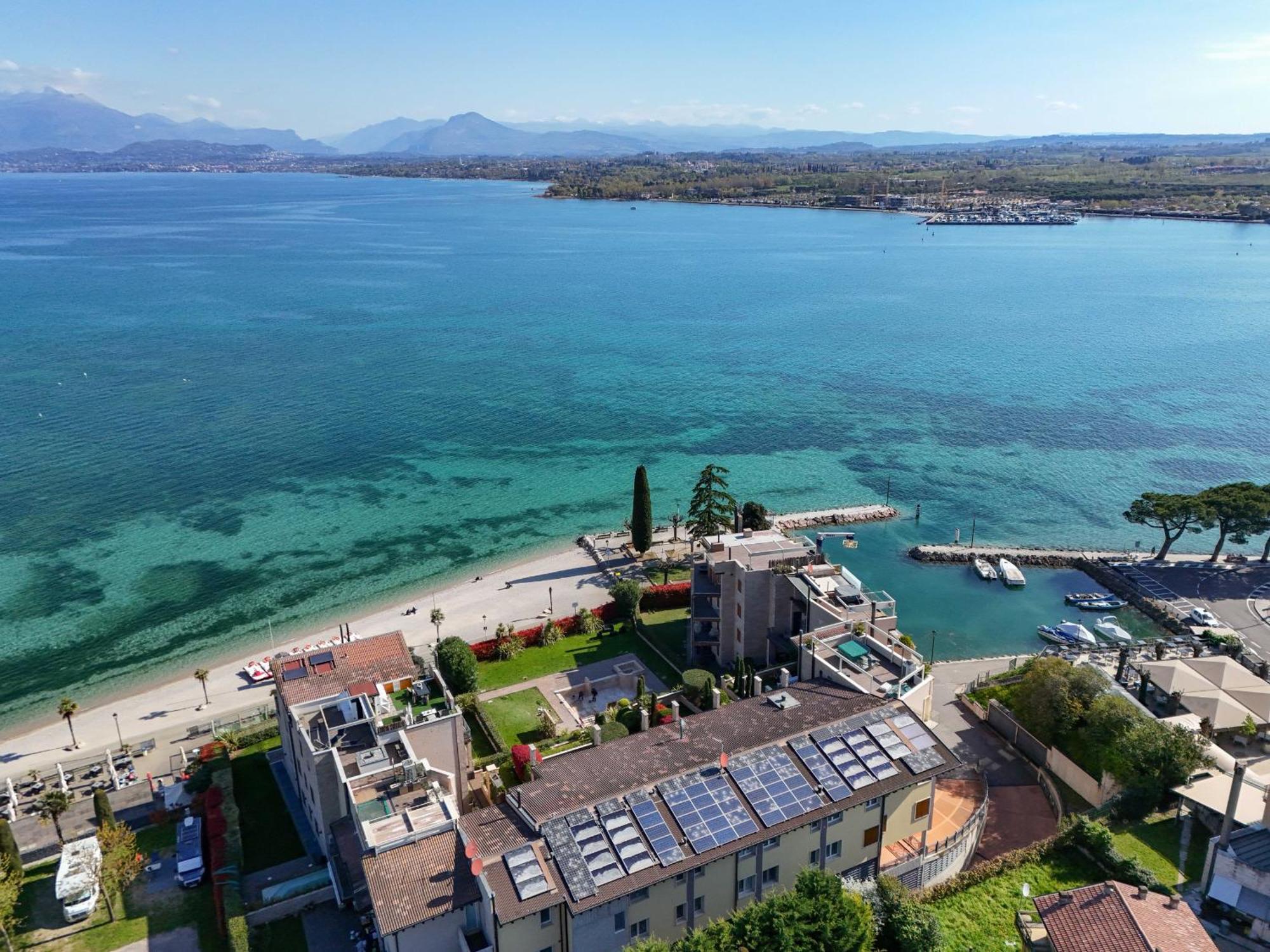 Mgh Luxury - Residenza La Perla Peschiera Lakefront Apartment Peschiera del Garda