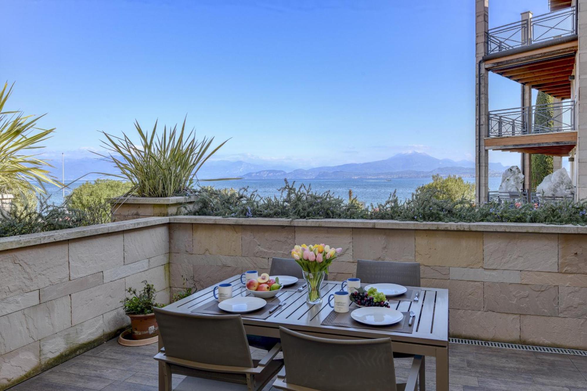 Mgh Luxury - Residenza La Perla Peschiera Lakefront *